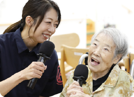 施設利用者が楽しんでいる様子